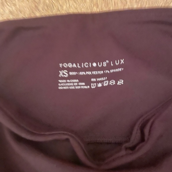 Yogalicious Deep Plum Leggings Sz Xs 12” waist 23” inseam poly spandex - Picture 5 of 7